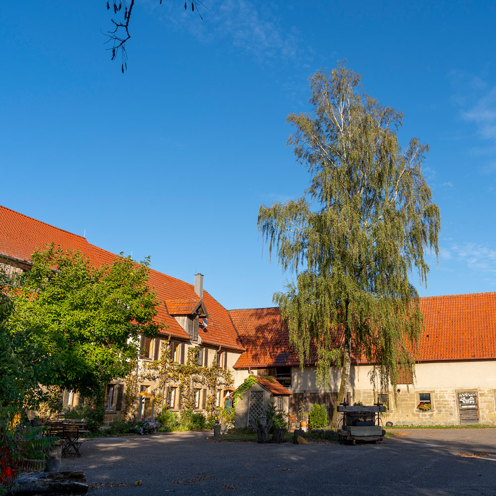 Hof mit viel Natur